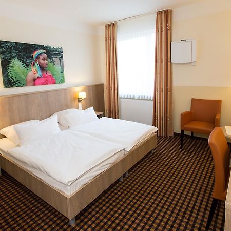 Hotel Saterlaender Hof Bei Nico Ramsloh Exterior foto